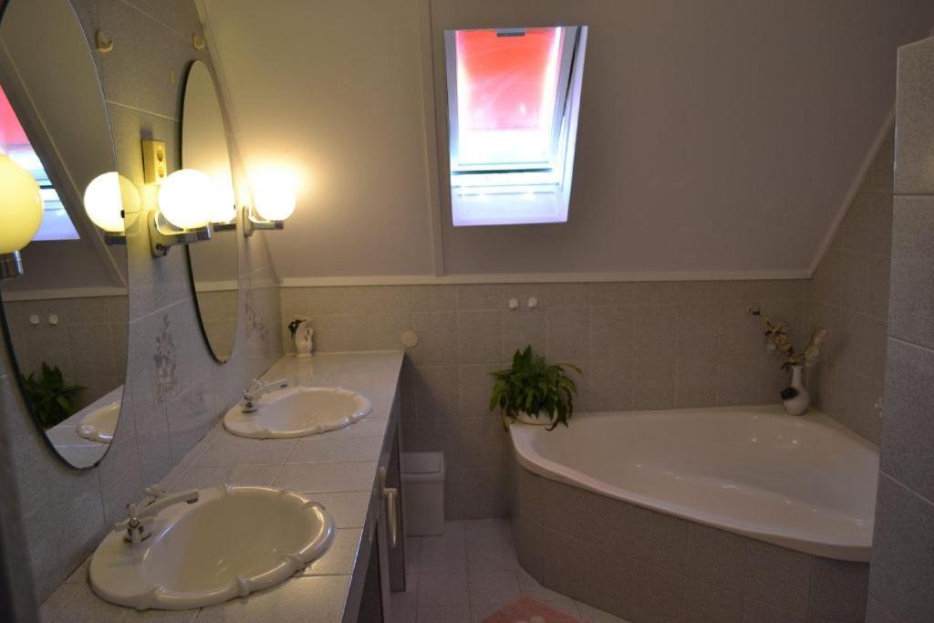 Leander Apartman Balatonlelle Exterior foto